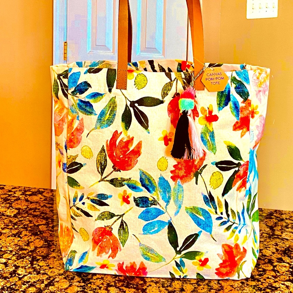 🎁Sold🎁Ecco lo  Gorgeous Floral Canvas Pompom  Shopping Tote bag.Made in India - Picture 2 of 9